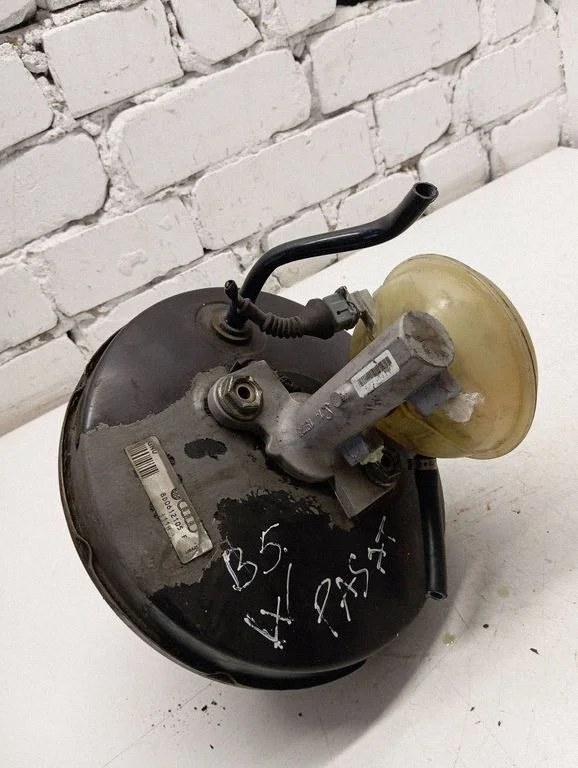 Brake booster 8D0612105F