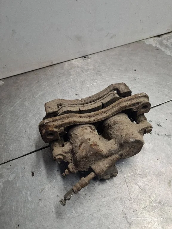 Front brake caliper – Mercedes-Benz Sprinter W901 W902 W903 W904 (1995-2007)
