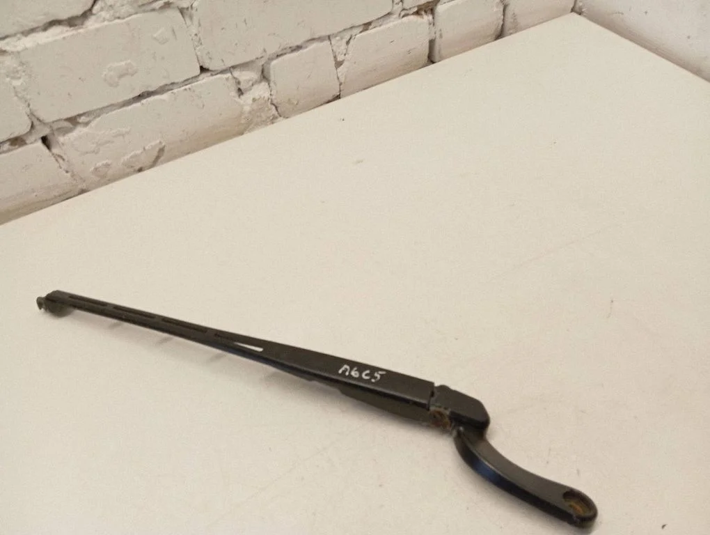 Front wiper blade arm 4B1955407D