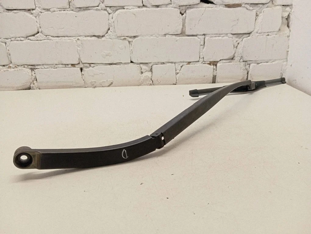 Front wiper blade arm 20849321