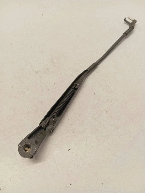 Front wiper blade arm C215LL