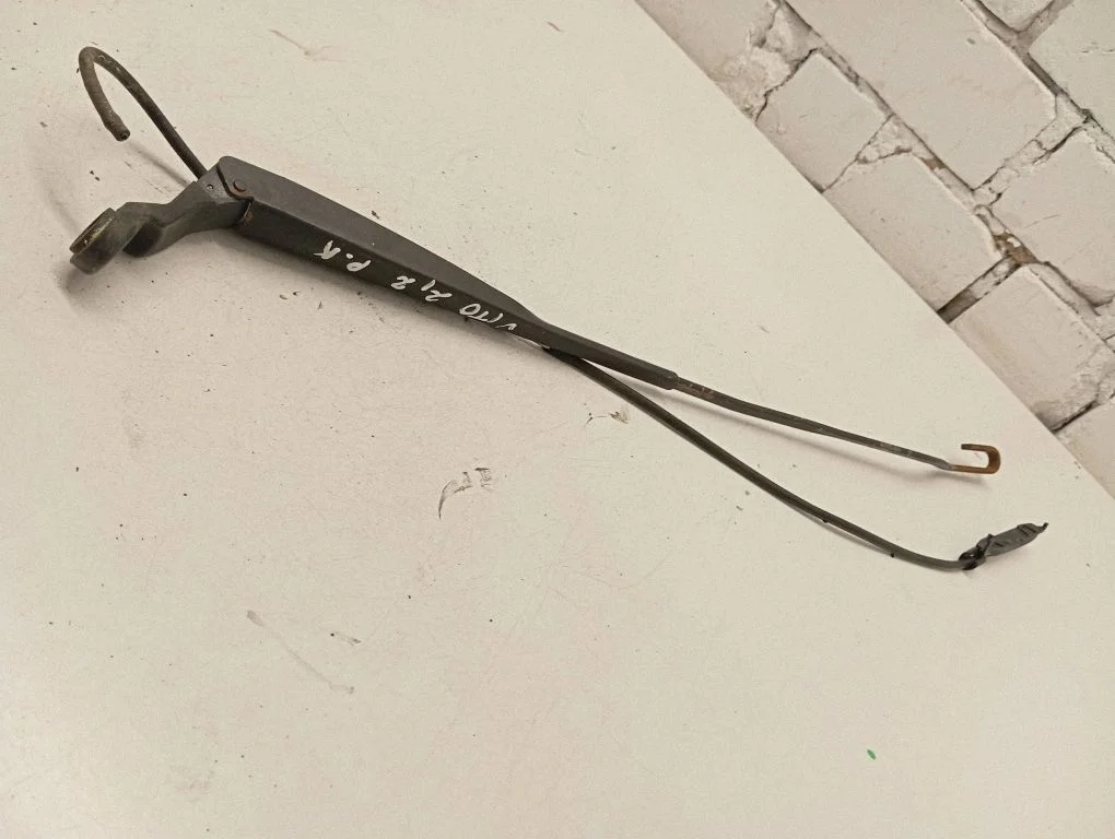 Front wiper blade arm A6388202344