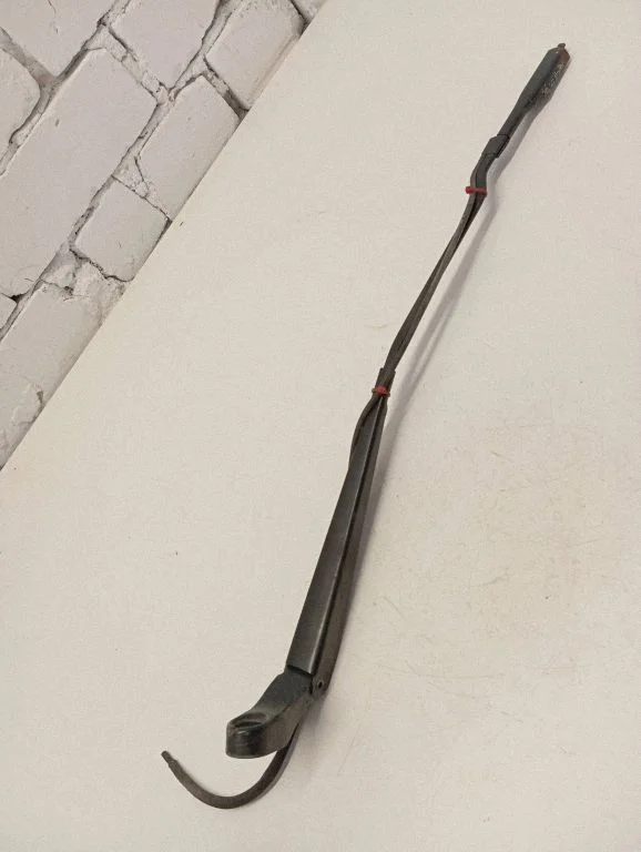 Front wiper blade arm A6398200844