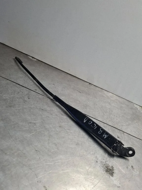 Front wiper blade arm A1688200644