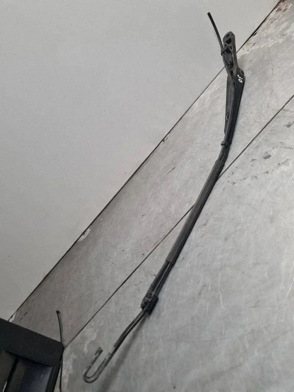 Front wiper blade arm – front left