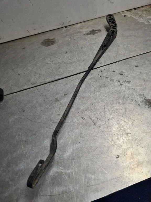 Front wiper blade arm 1H1955410B