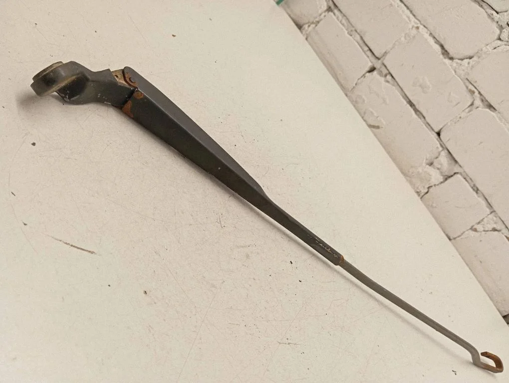 Front wiper blade arm A6388202344