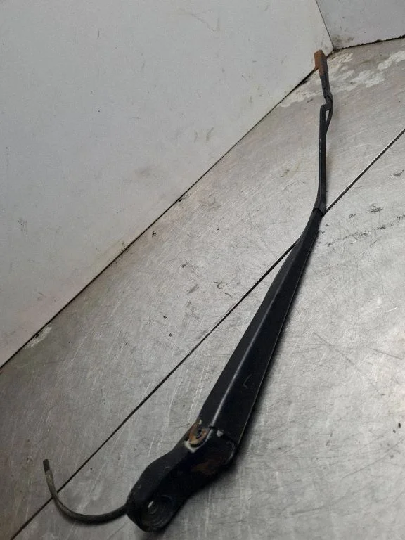 Front wiper blade arm – Mercedes-Benz Vito Viano W639 (2003-2014)