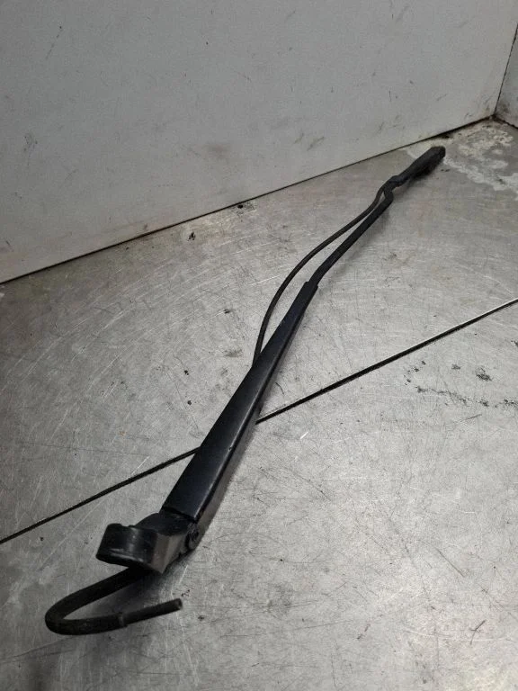 Front wiper blade arm – Mercedes-Benz Vito Viano W639 (2003-2014)