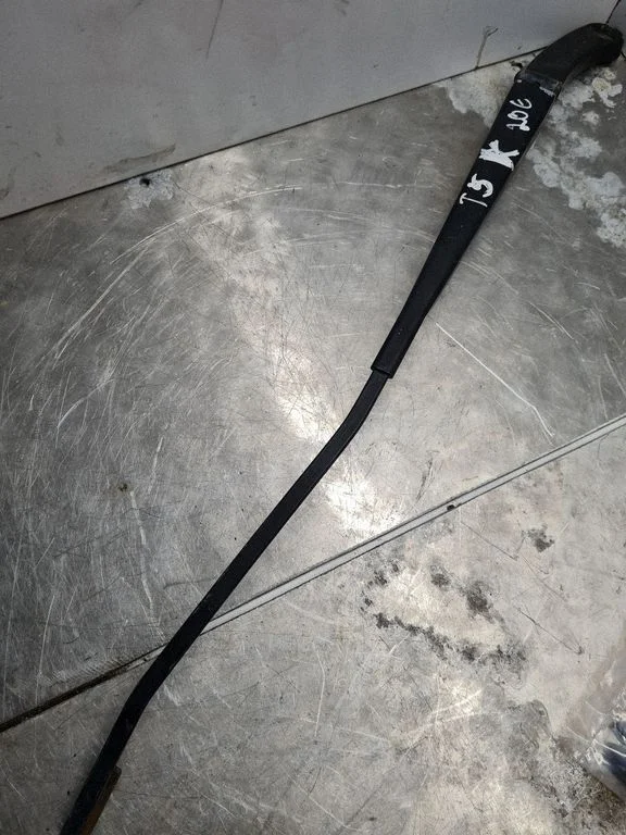 Front wiper blade arm 7H1955409C