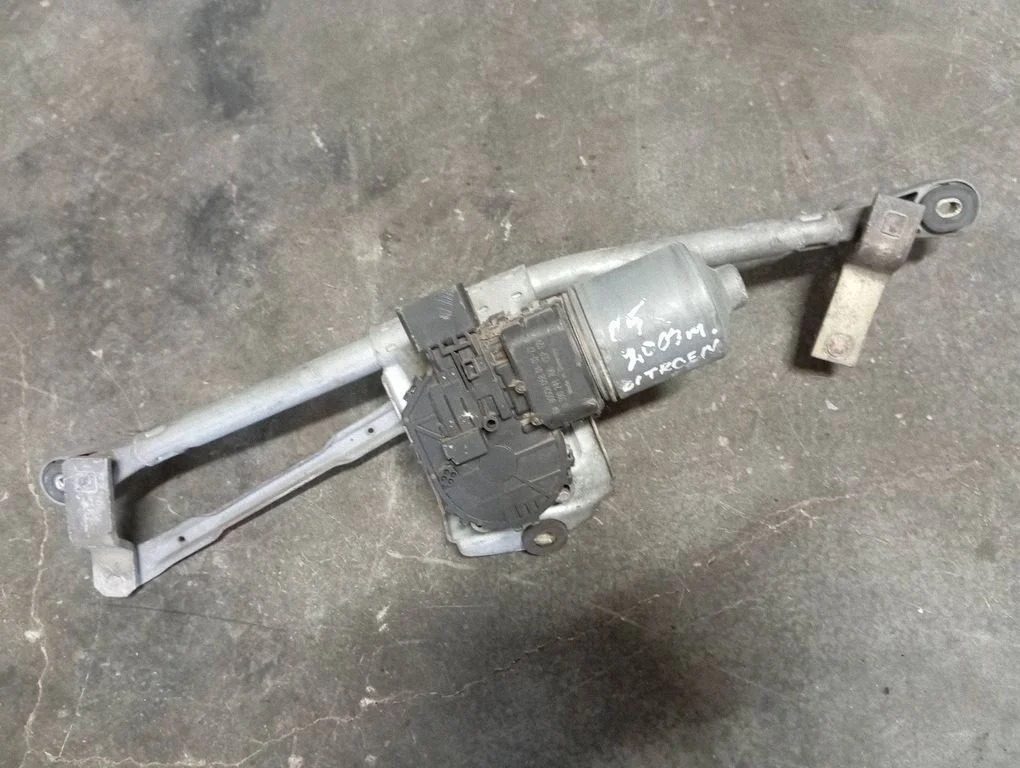 Front wiper linkage and motor 0390241700