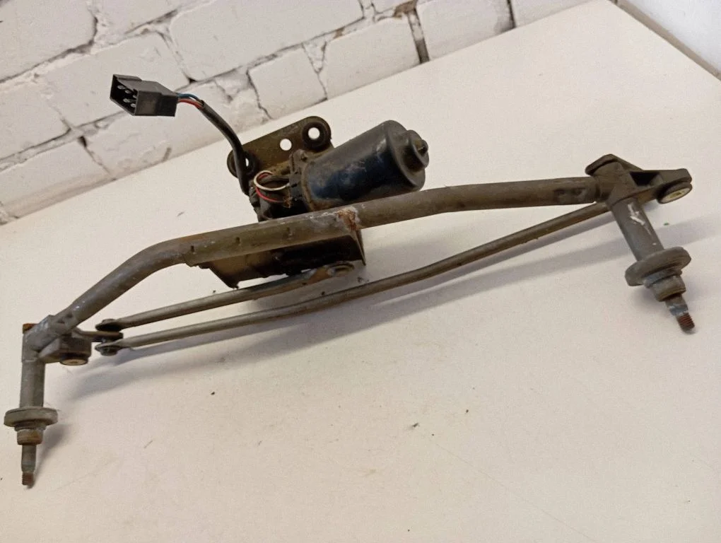 Front wiper linkage and motor A0008201340