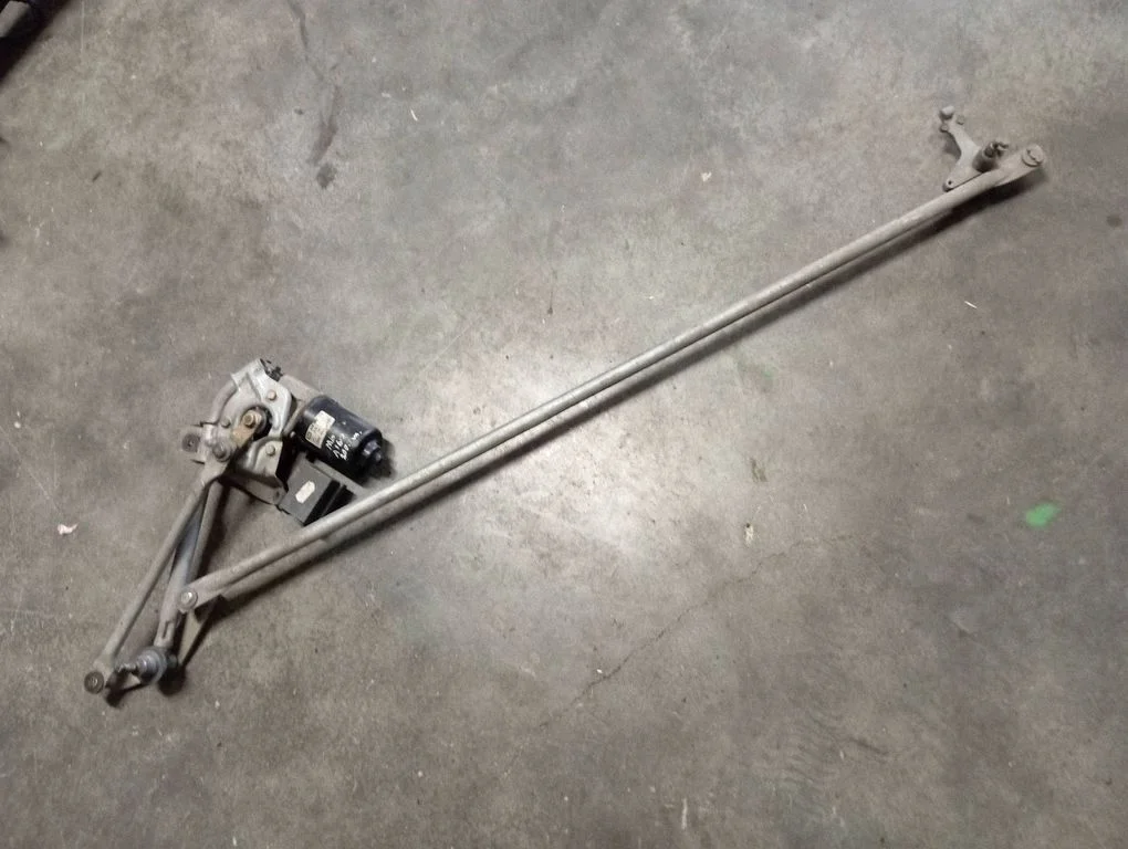 Front wiper linkage and motor A168200242