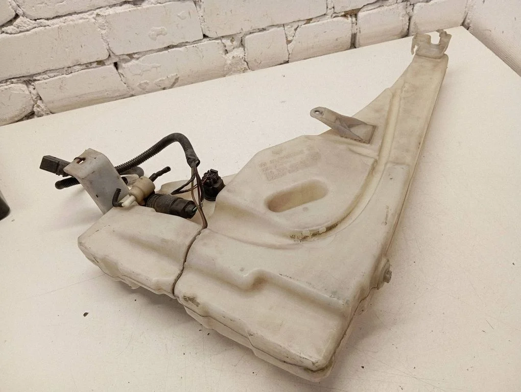 Windshield washer fluid reservoir/tank 7L0955453D