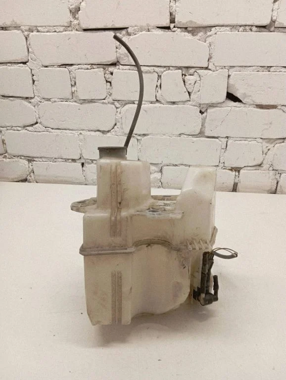 Windshield washer fluid reservoir/tank 9178881