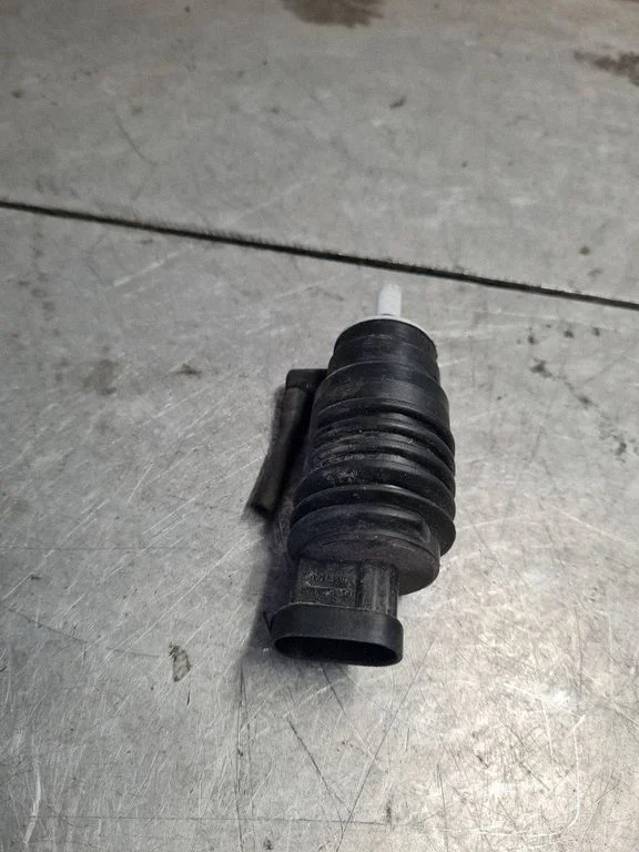 Klaasipesuvedeliku pump (klaaside) – Renault Megane I (1995-2002)
