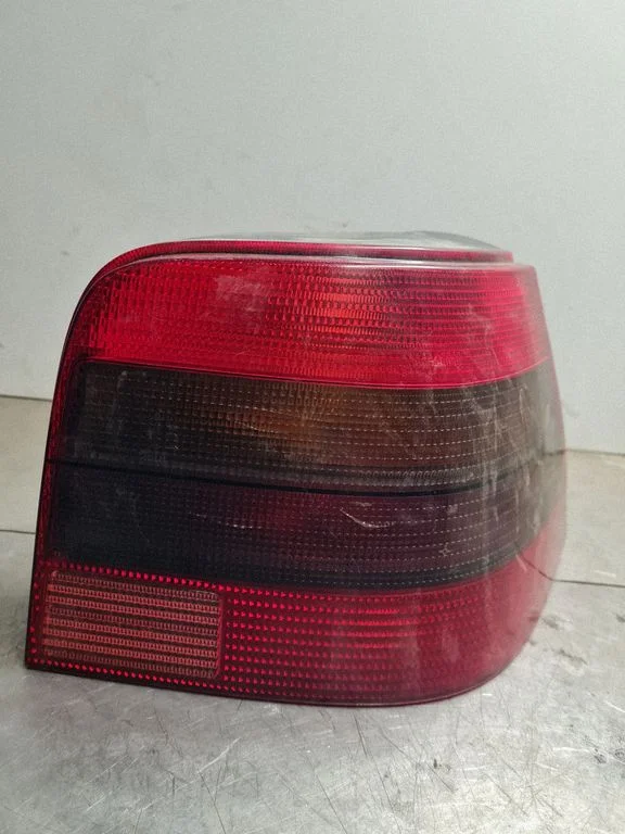Lampa tylna w błotniku 148185