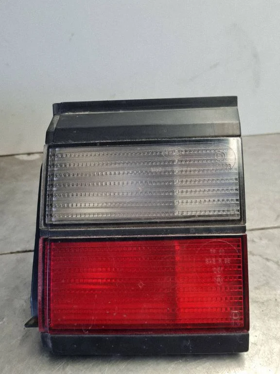 Aizmugurējais lukturis bagāžnieka vākā 357945108