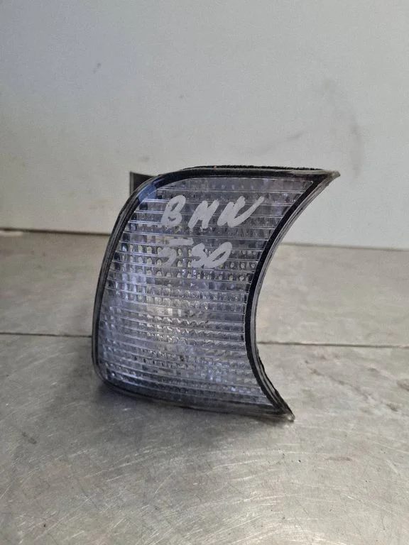 Front indicator light – BMW 5 Series E34 (1988-1996)