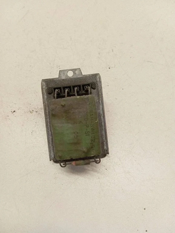 Heater blower motor/fan resistor 701959263