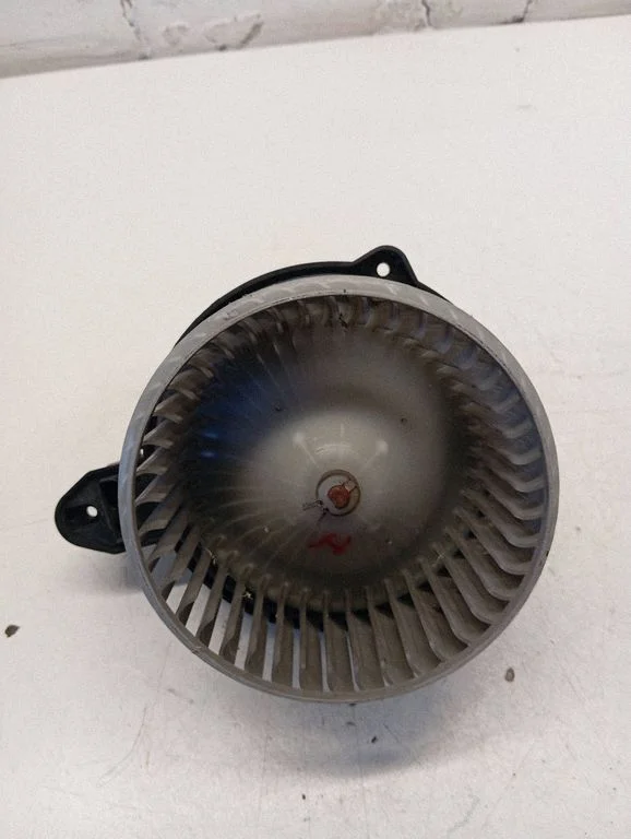 Krāsniņas ventilators/pūtējs 4B1820021B
