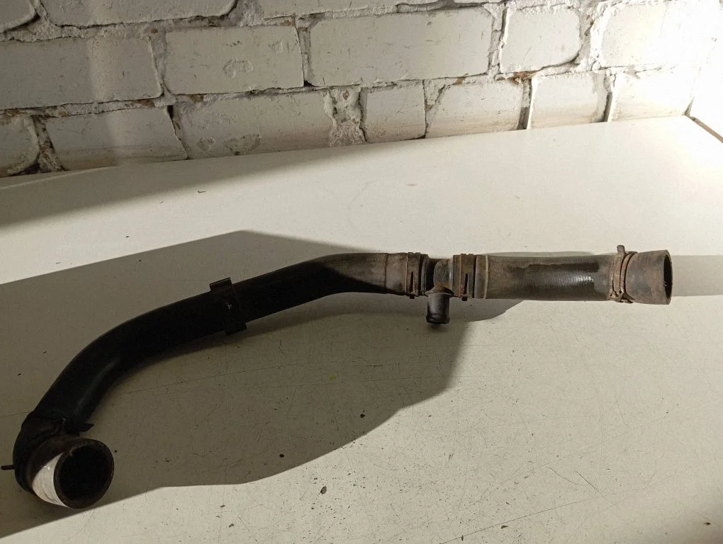 Engine coolant pipe/hose 323220