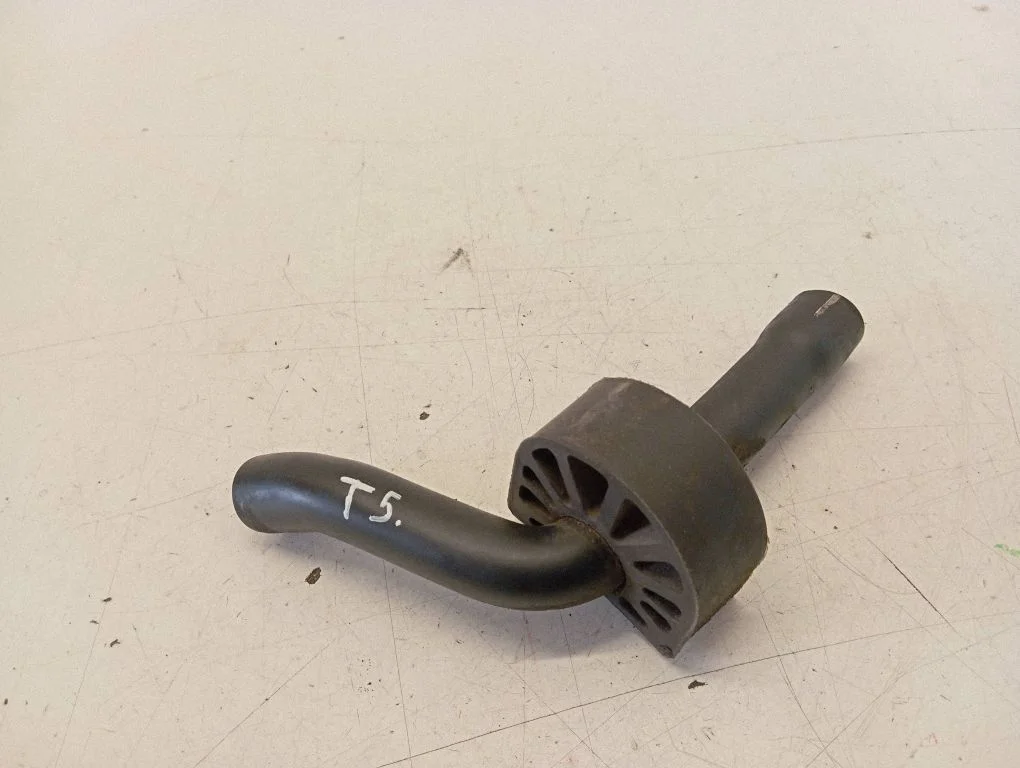 Engine coolant pipe/hose