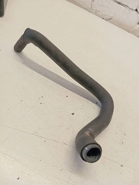Engine coolant pipe/hose A6398321823