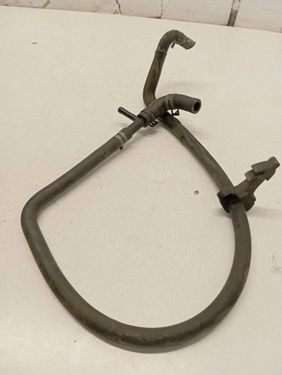 Engine coolant pipe/hose