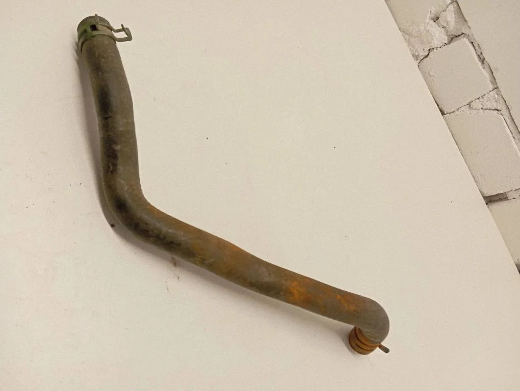Engine coolant pipe/hose