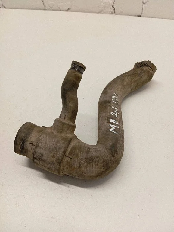 Engine coolant pipe/hose