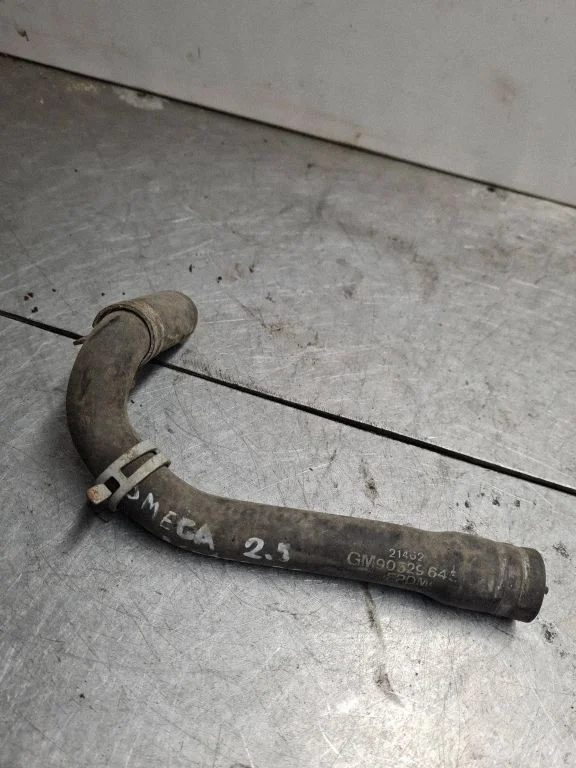 Przewody układu chłodzenia silnika 90529645