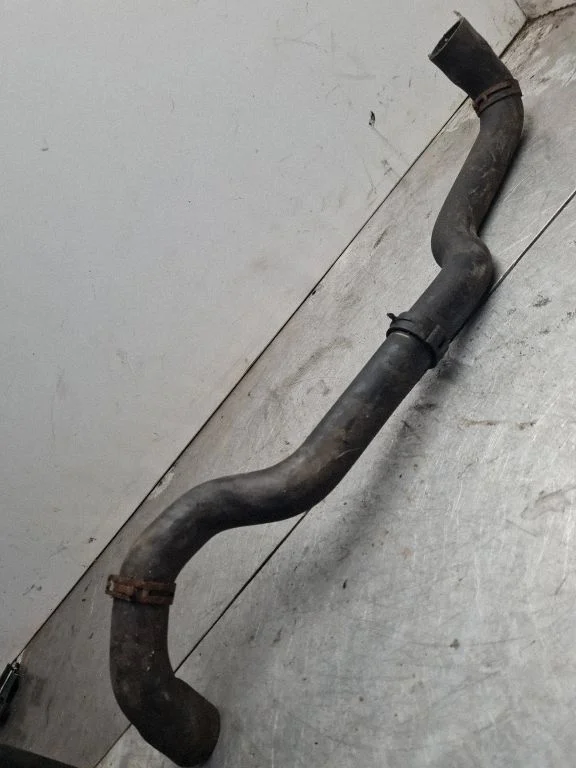 Przewody układu chłodzenia silnika 7H0121057G