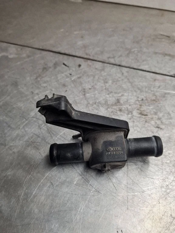 Engine coolant pipe/hose 701819809C