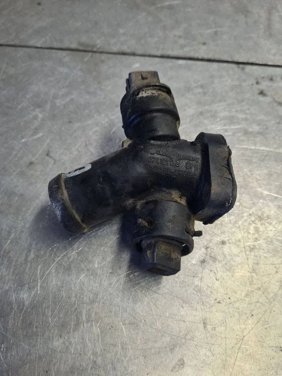 Engine coolant pipe/hose 074121132