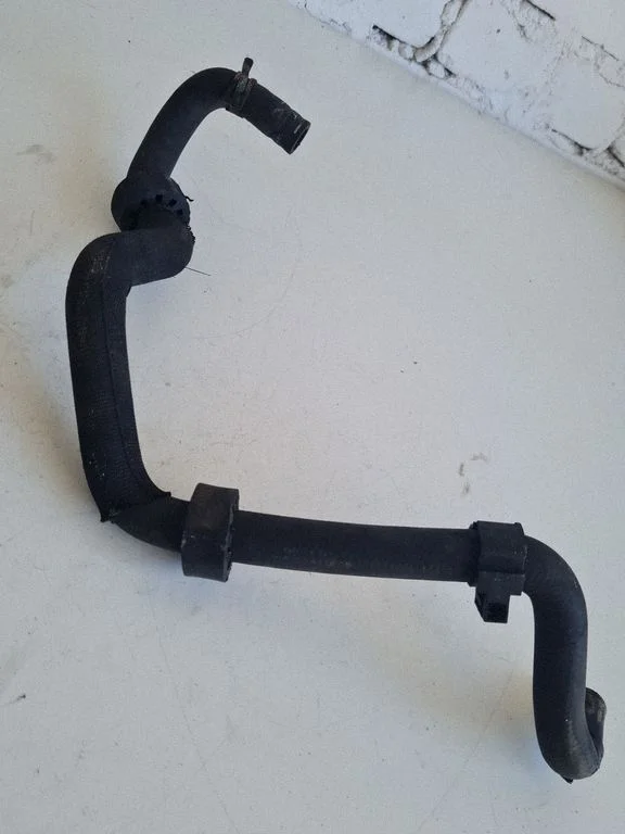 Engine coolant pipe/hose