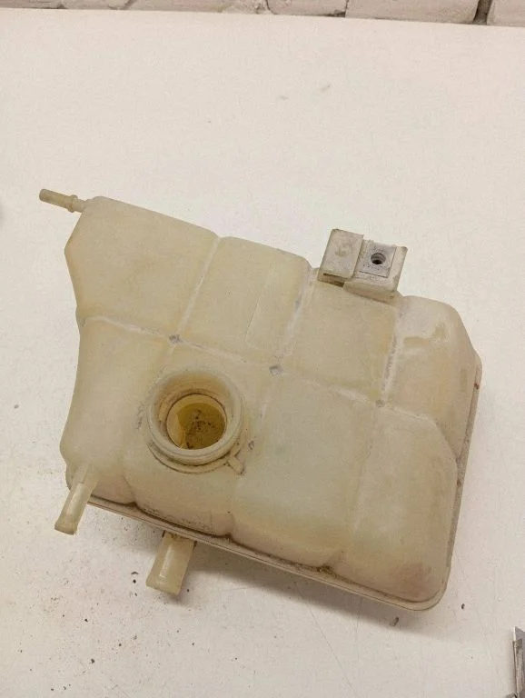 Coolant expansion tank/reservoir – Ford Ranger (2012-2018)