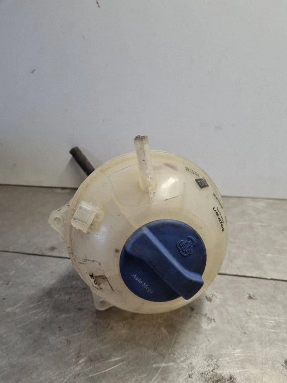 Coolant expansion tank/reservoir 104049