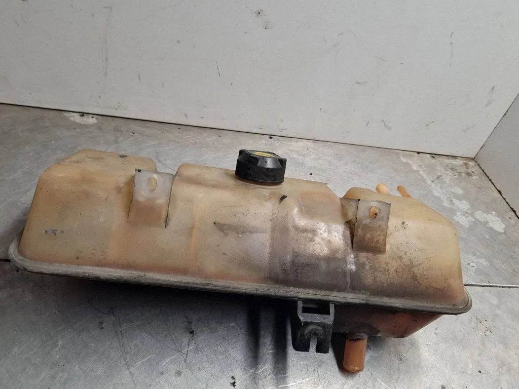 Coolant expansion tank/reservoir A965Pp