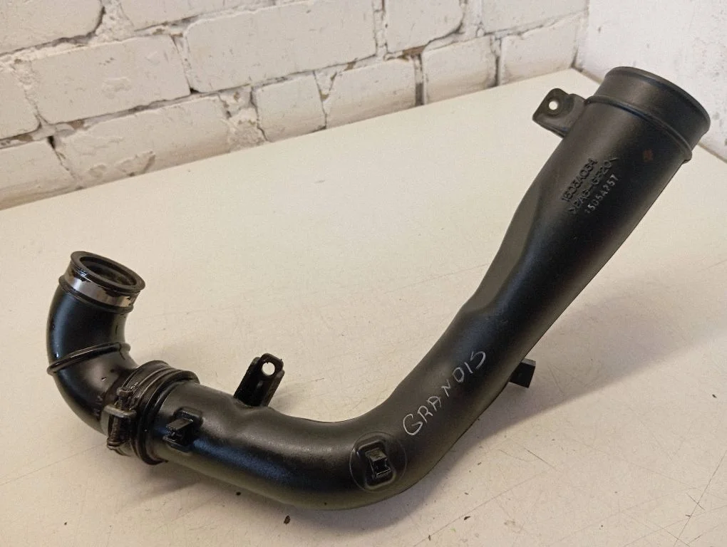 Intercooler hose/pipe – Mitsubishi Grandis (2003-2011)