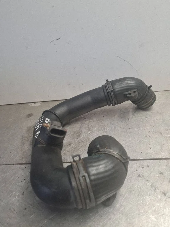Wąż / rura intercoolera 7D0145958D