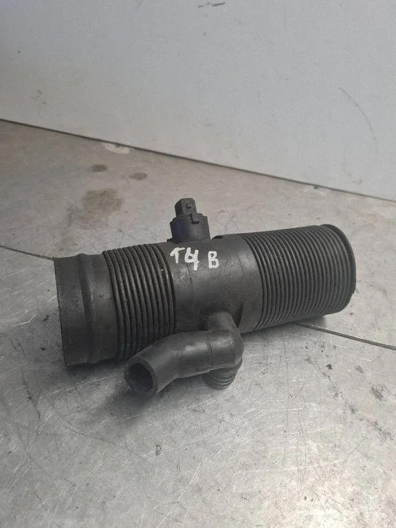 Intercooler hose/pipe 028129627D