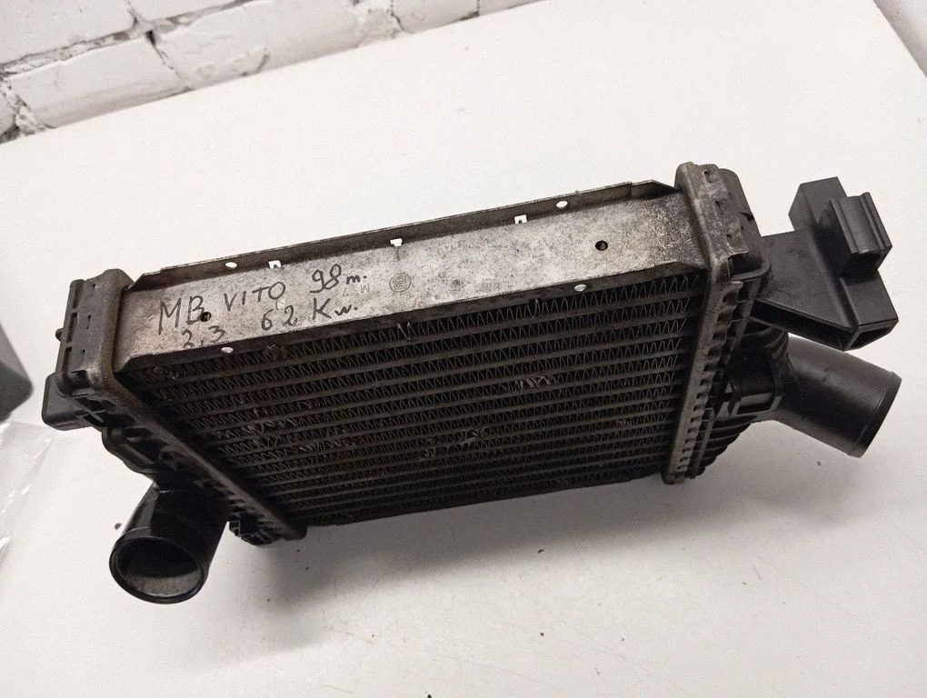 Starpdzesētāja (interkūlera) radiators – Mercedes-Benz Vito Viano W638 (1996-2003)