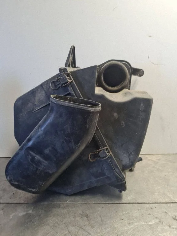 Air filter box 4A0129607J