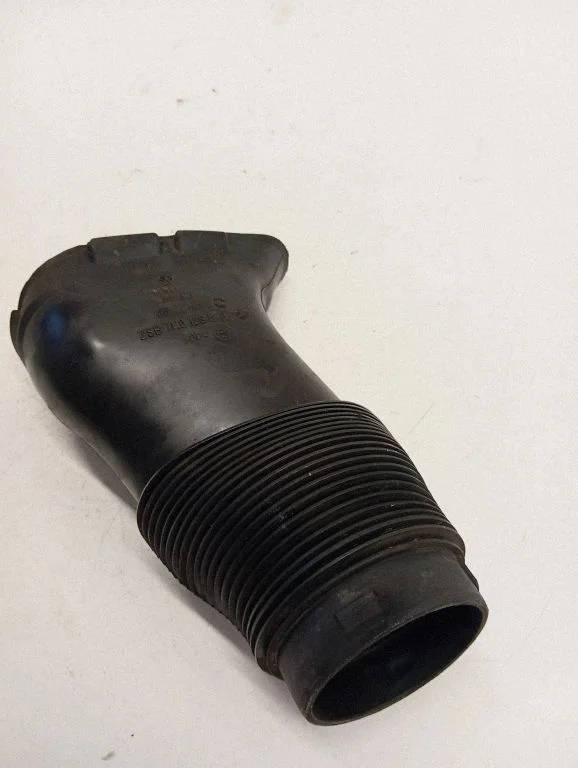 Air intake duct part – Volkswagen Transporter - Caravelle T5 (2003-2015)