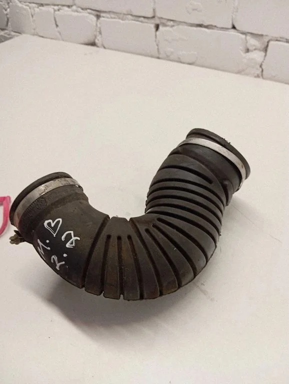 Air intake duct part – Mercedes-Benz Sprinter W901 W902 W903 W904 (1995-2007)