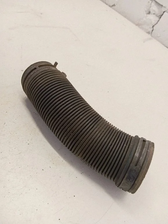 Air intake duct part – Volkswagen Transporter - Caravelle T4 (1991-2003)