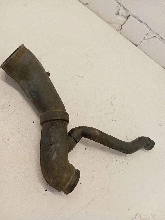 Air intake hose/pipe 028129627E