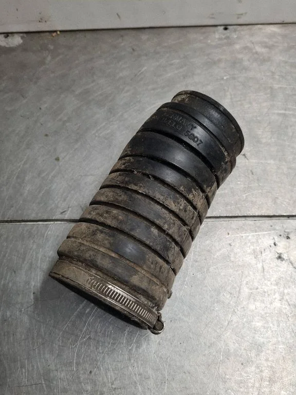 Air intake hose/pipe 074129627A