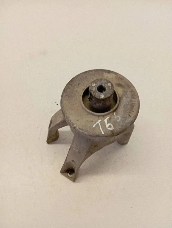 Engine mount bracket 7H0199849AT